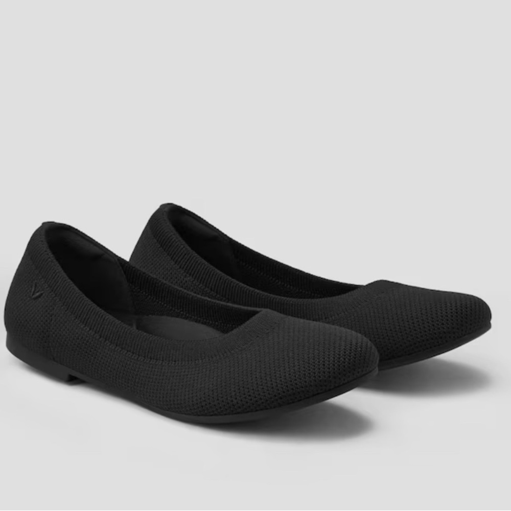 Vivaia Round-Toe Flats (Claire). Like New!
